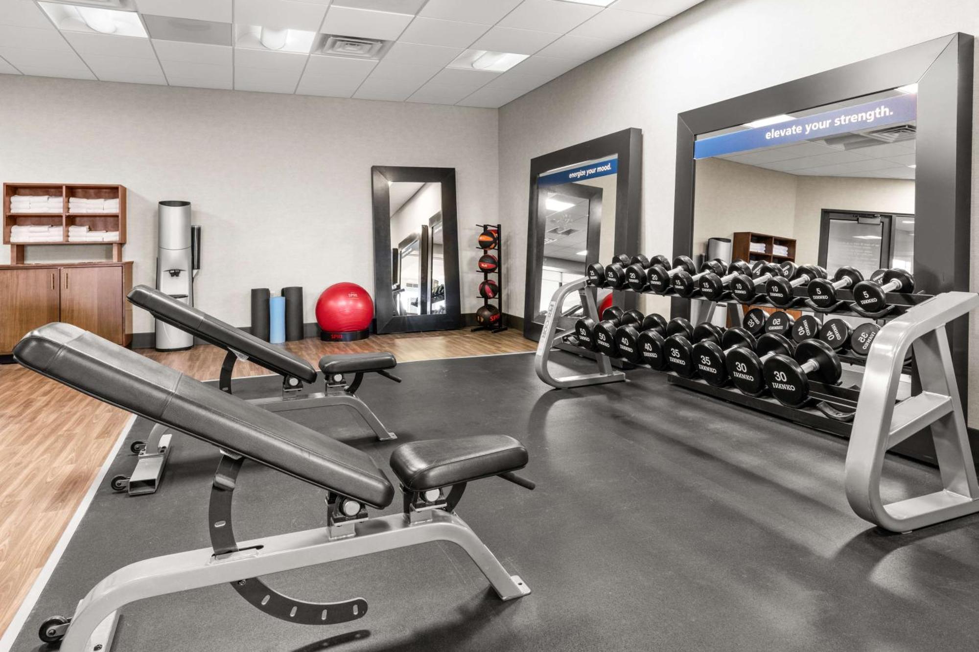 Hampton Inn & Suites Fairbanks Dış mekan fotoğraf