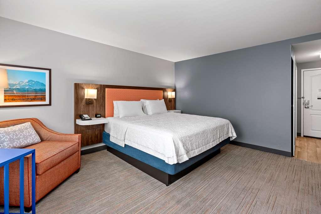 Hampton Inn & Suites Fairbanks Oda fotoğraf