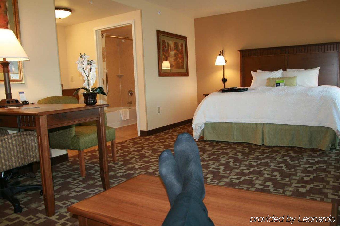 Hampton Inn & Suites Fairbanks Oda fotoğraf