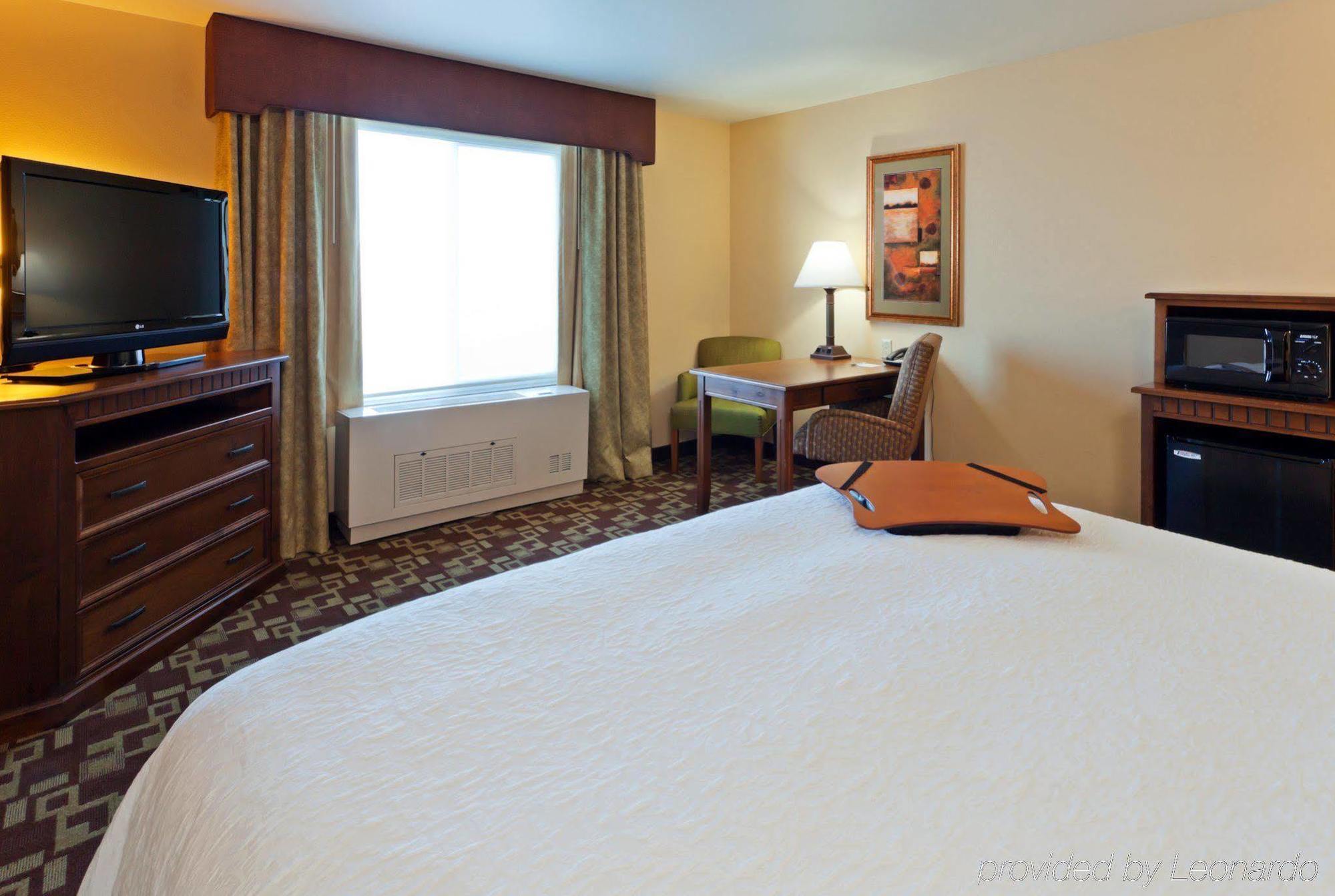 Hampton Inn & Suites Fairbanks Oda fotoğraf